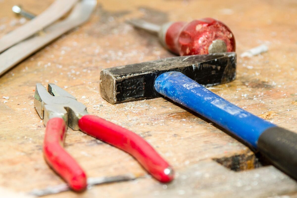 Setting up a first build bench in a small space - scale model building tools